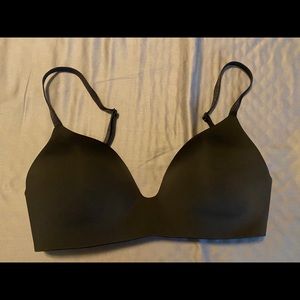 Victoria secret TShirt light lined wireless 36C